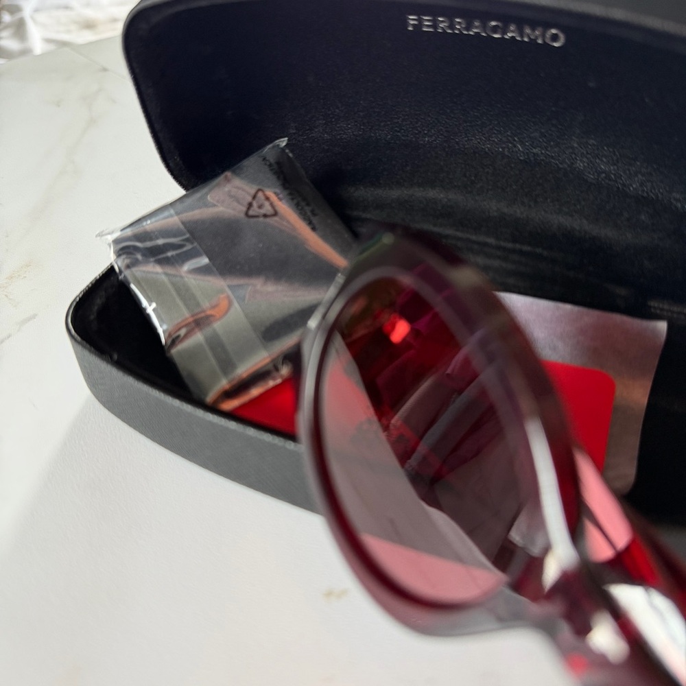 New Authentic Salvatore Ferragamo 612 Red Oval Sunglasses Made in Italy w Case - Picture 4 of 11